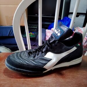 Diadora for indoor Men's Black and White Athletic Shoes